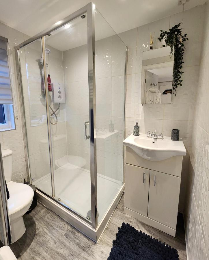 Studio Apartment The Den Colnbrook Exterior photo